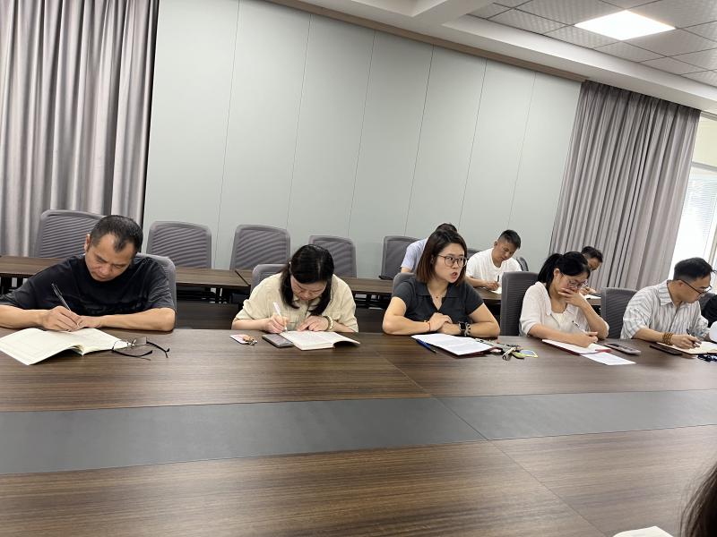 “利用征订教辅谋利”专项整治推进会召开