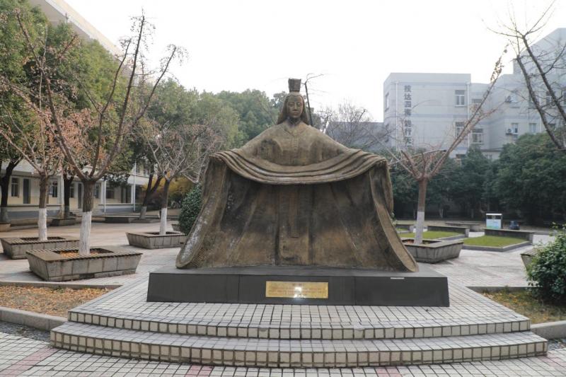 我们的校宝：丝脉中轴上的千年守望