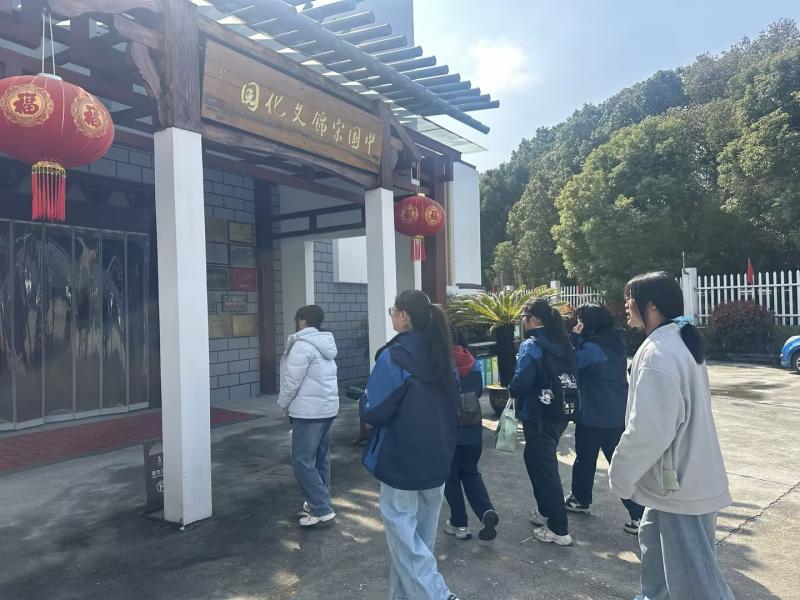 研学非遗文化感悟行业发展——纺织服装系组织学生走进上久楷