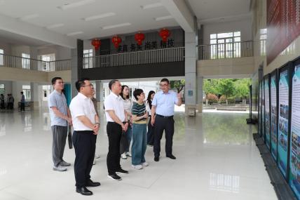 跨区交流搭桥梁 赋能产业育人才 ——湖州市南浔区政协副主席姚建忆一行到访我校访谈交流